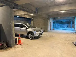 3bdrm Apartment in Queens Street, Alagomeji for sale