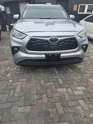 Toyota Highlander 2022 Silver