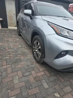 Toyota Highlander 2022 Silver