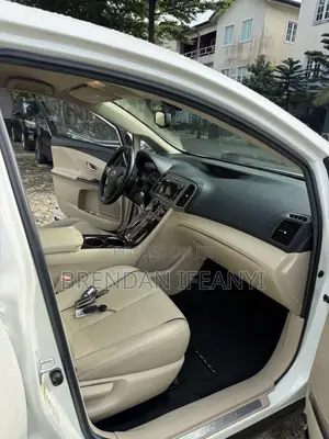 Toyota Venza LE 2011 White