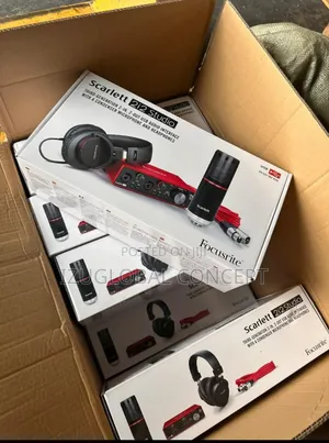 Focusrite Scarlett 2i2 Studio Bundle ( 3rd Gen ) USB Audio Interface