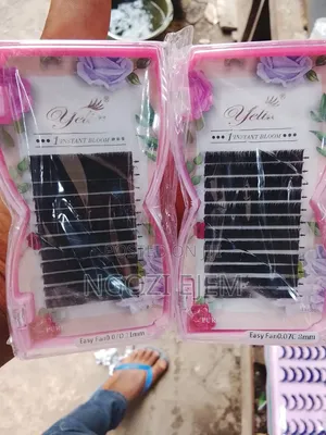 Cluster Eyelashes, Extension Eyelashes, Cat-Eye NAILS.