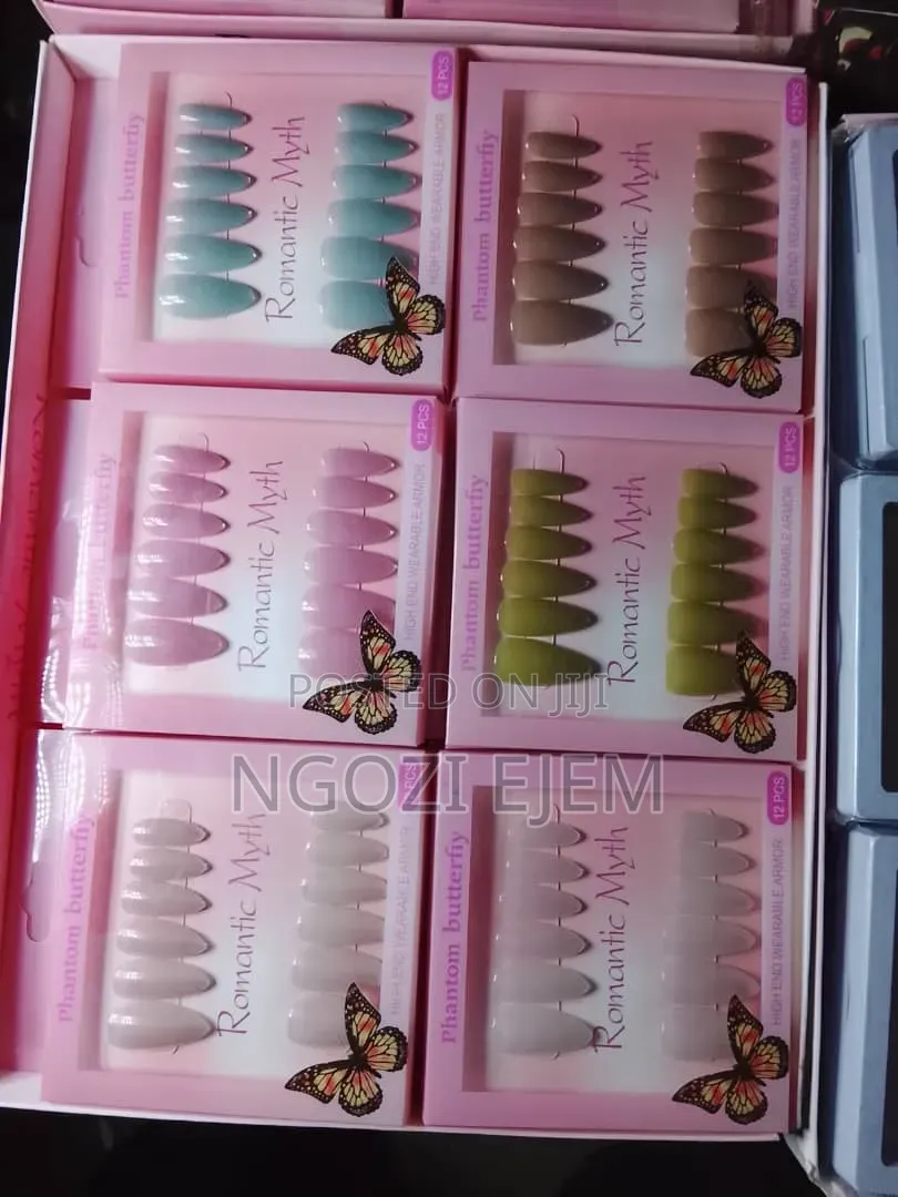 Cluster Eyelashes, Extension Eyelashes, Cat-Eye NAILS.