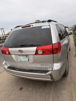 Toyota Sienna 2006 Gold