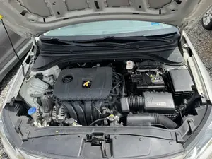 Hyundai Elantra Limited Sedan FWD (2.0L 4cyl 6A) 2017 Ivory