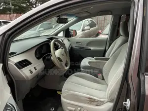 Toyota Sienna 2014 Gray
