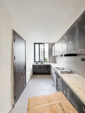 2bdrm Apartment in Lekki Phase 1 for sale