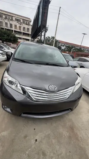 Toyota Sienna 2014 Gray