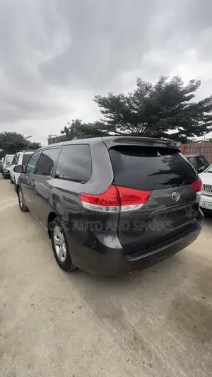 Toyota Sienna 2014 Gray