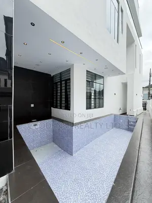 5bdrm Duplex in Ikota for sale