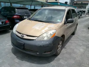Toyota Sienna 2006 Yellow