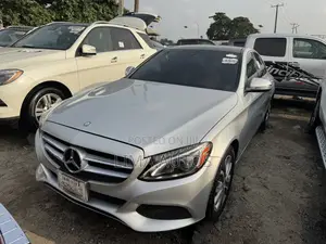 Mercedes-Benz C300 Base 4Matic Sedan AWD (2.0L 4cyl 7A) 2016 Gray