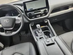 Toyota Grand Highlander Limited AWD 2024 Off white