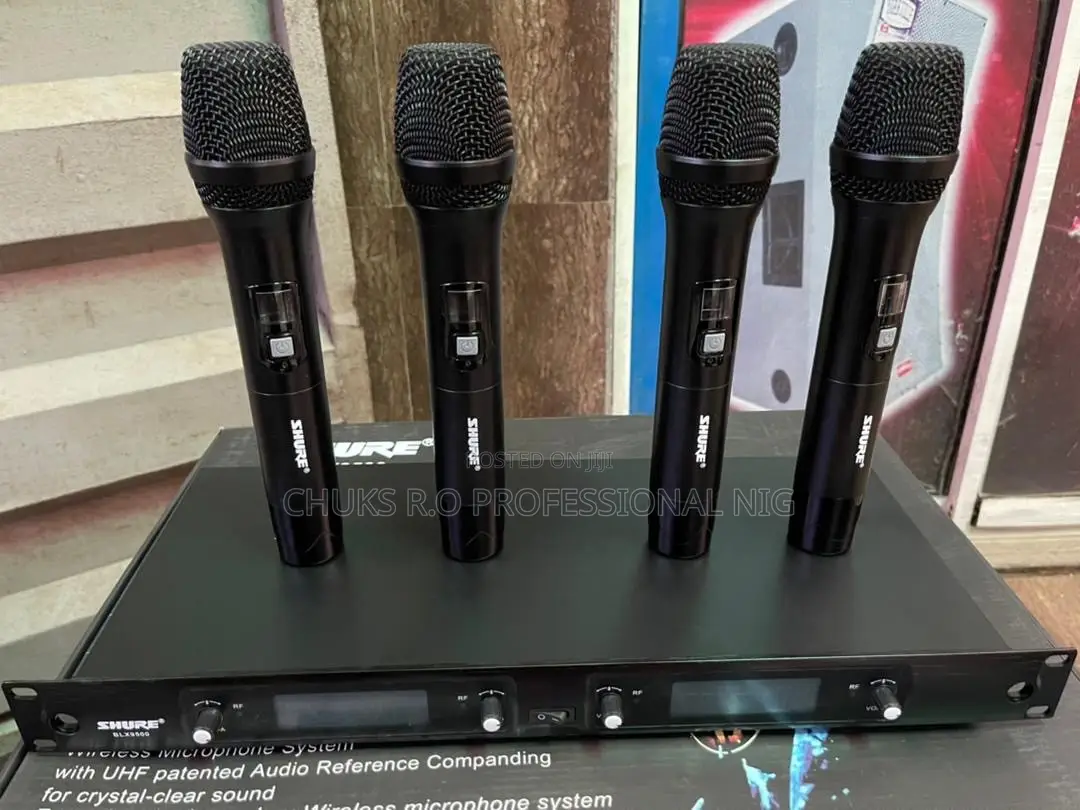 SHURE BLX4 Quad UHF Wireless Microphone System