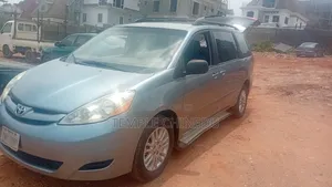 Toyota Sienna 2010 Blue