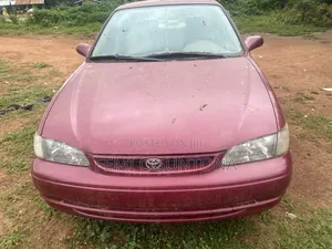 Toyota Corolla 2000 Red