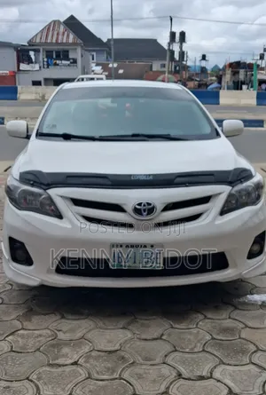 Toyota Corolla 2013 White