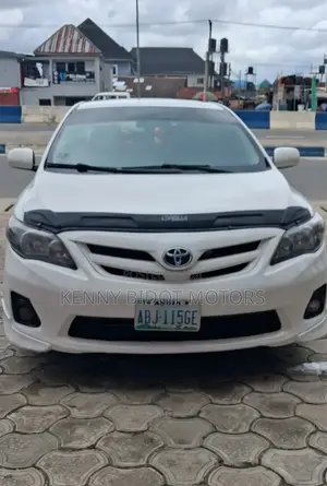 Toyota Corolla 2013 White