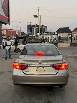 Toyota Camry 2016 Gold