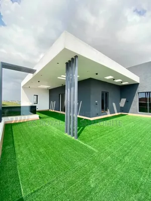 5bdrm Duplex in Chevron for sale