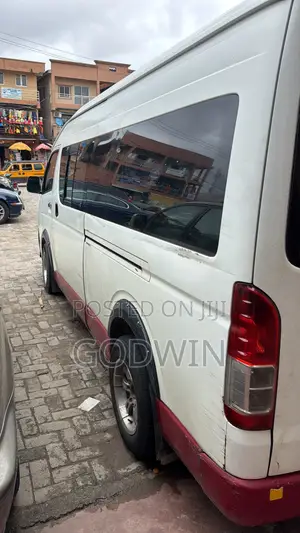 Toyota HiAce 2014 White
