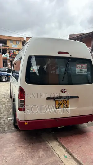 Toyota HiAce 2014 White