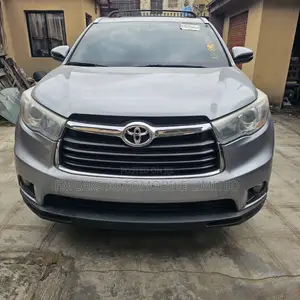 Toyota Highlander XLE 4dr SUV AWD (3.5L 6cyl 6A) 2015 Gray
