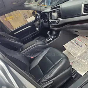 Toyota Highlander XLE 4dr SUV AWD (3.5L 6cyl 6A) 2015 Gray