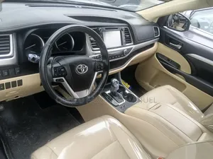 Toyota Highlander XLE 2019 Brown