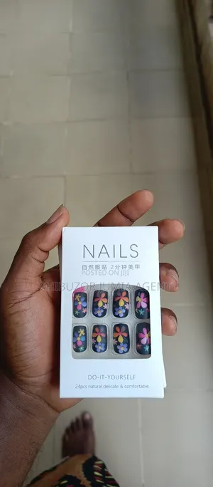 24 Piece Colourful Artificial Nails