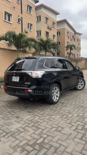 Mitsubishi Outlander 2.4 PHEV AWD 2014 Black