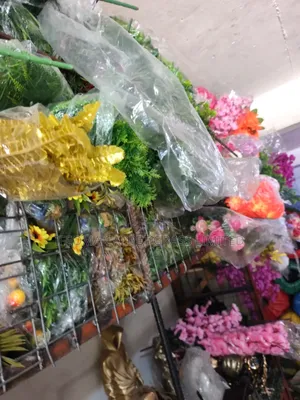 Dropping Flowers Available in Bulk. Available in Different Flowers