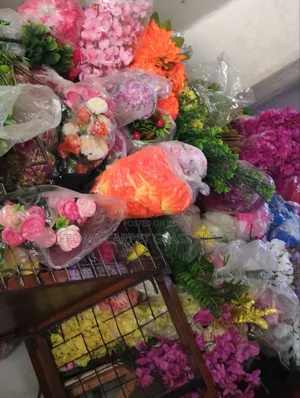 Dropping Flowers Available in Bulk. Available in Different Flowers