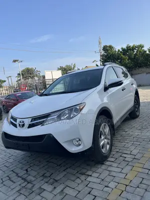 Toyota RAV4 LE 4dr SUV AWD (2.5L 4cyl 6A) 2014 White