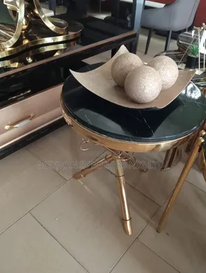 Highrl Quality Table Decorative and Sculpture
