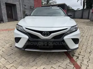 Toyota Camry XSE (2.5L 4cyl 8A) 2019 White