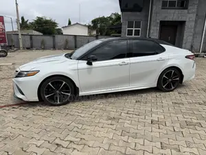 Toyota Camry XSE (2.5L 4cyl 8A) 2019 White