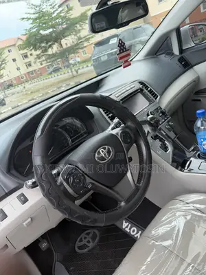 Toyota Venza XLE 2015 White