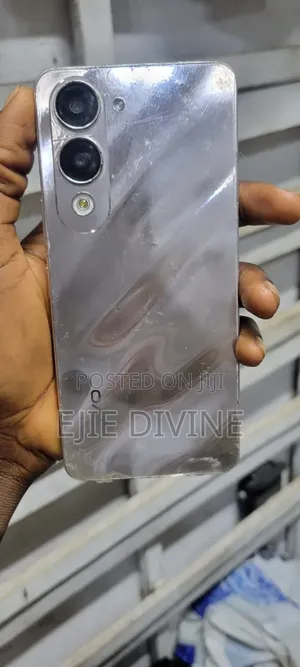 Vivo Y04 64 GB Silver