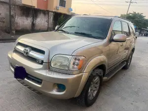 Toyota Sequoia 2005 Gold
