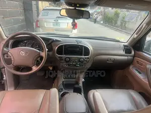 Toyota Sequoia 2005 Gold