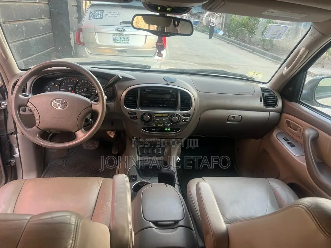 Toyota Sequoia 2005 Gold
