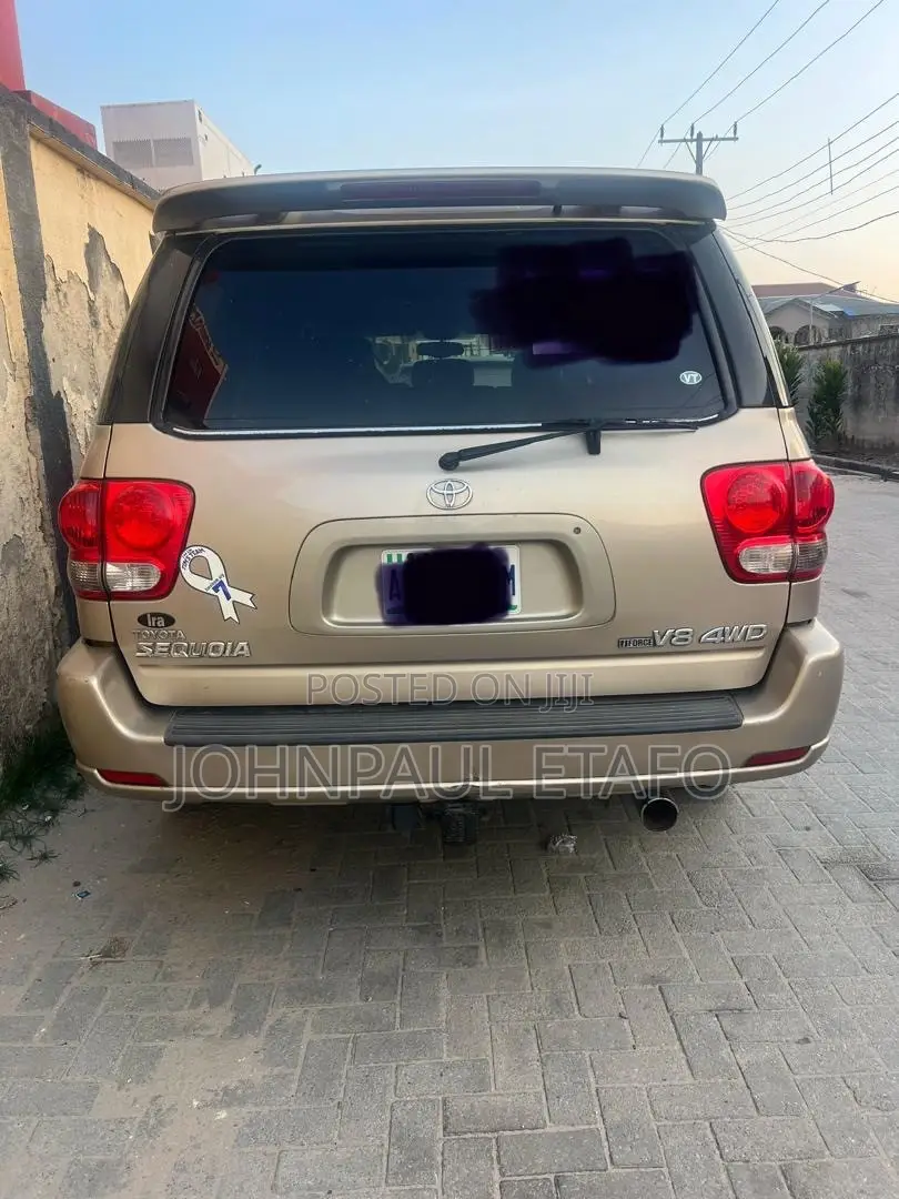 Toyota Sequoia 2005 Gold