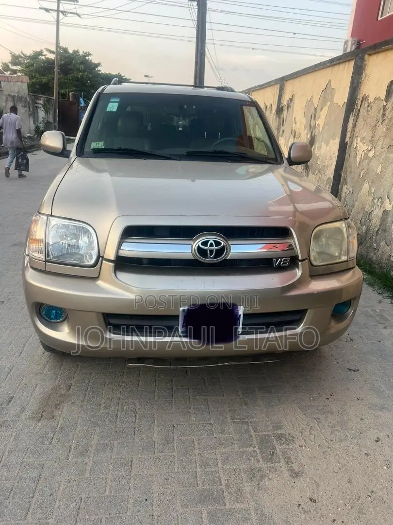 Toyota Sequoia 2005 Gold