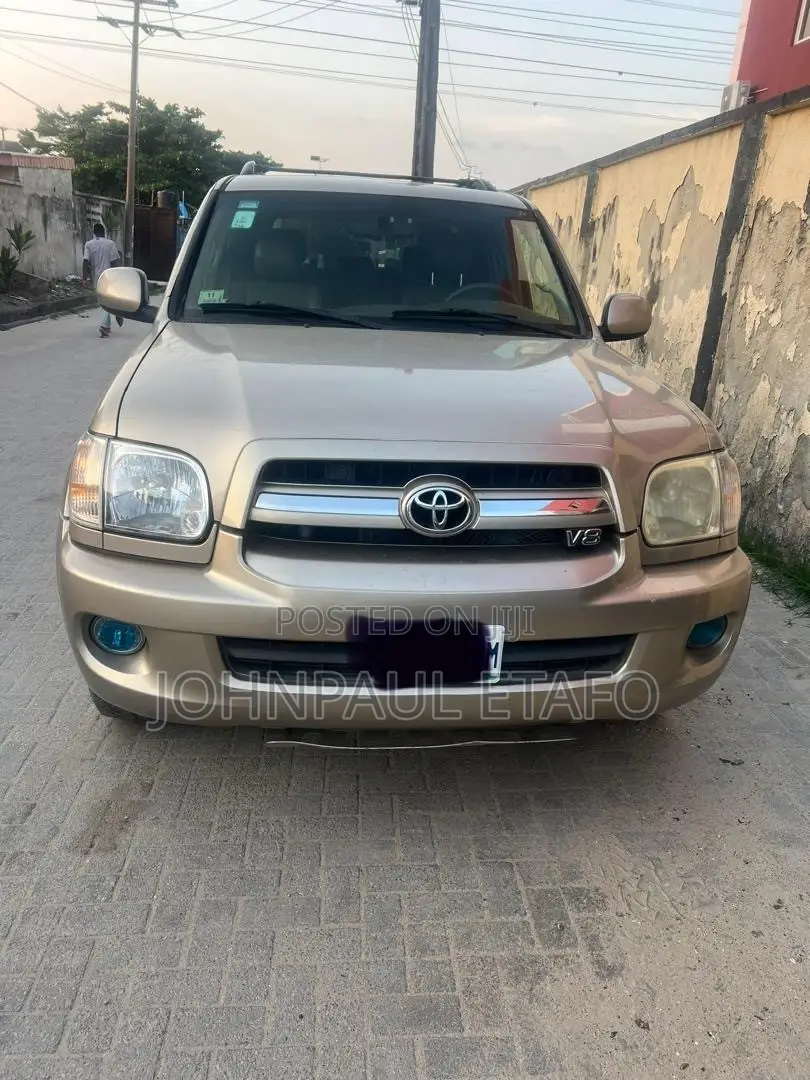 Toyota Sequoia 2005 Gold