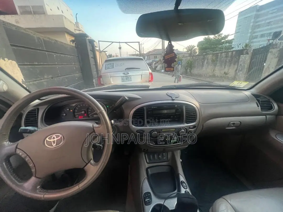 Toyota Sequoia 2005 Gold