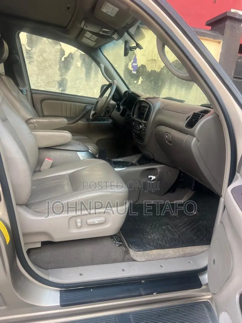 Toyota Sequoia 2005 Gold