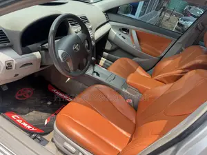 Toyota Camry Base 4dr Sedan (2.5L 4cyl 6M) 2010 Silver
