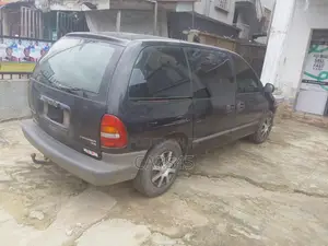 Chrysler Voyager 1999 Black