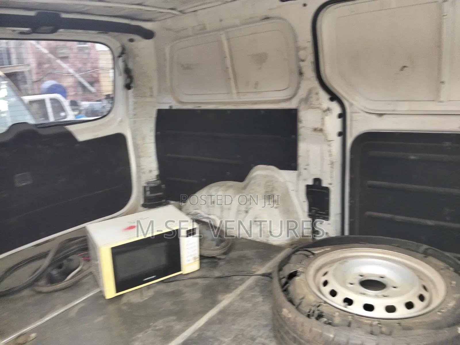 Hyundai H1 2012 White